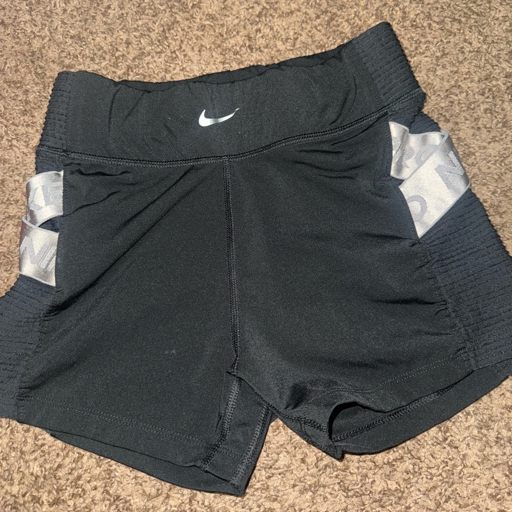 Nike pro aeroadapt 3” compression shorts